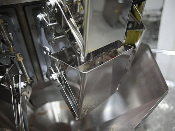 automatic pouch packing machine