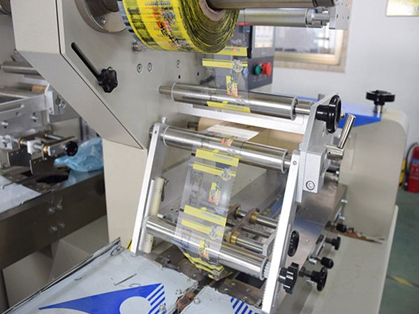 pillow packing machine