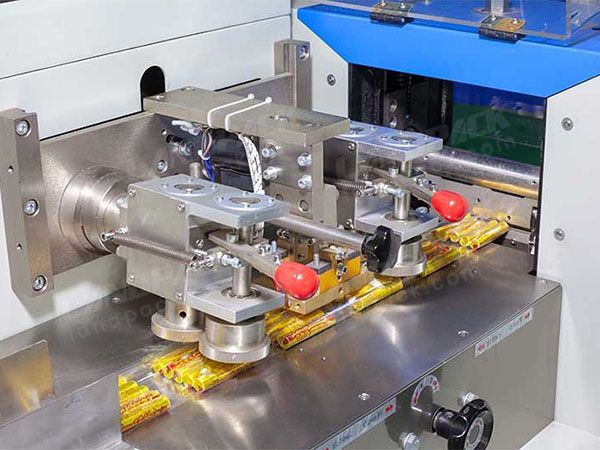 biscuit packing machine