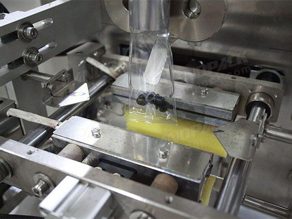 biscuit packing machine