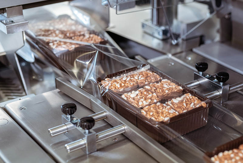 Fully automatic biscuit packaging line